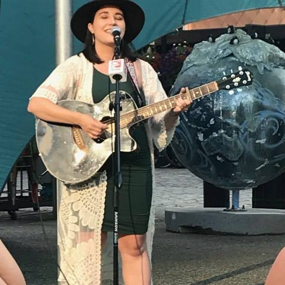 Meet your Posher, Ashley - Picture 1 of 1